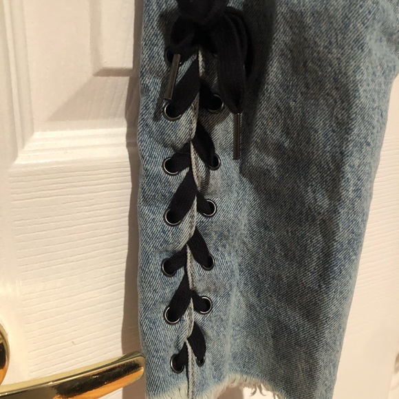 BLANK NYC High rise jeans. Size 26 (2). - Picture 2 of 4